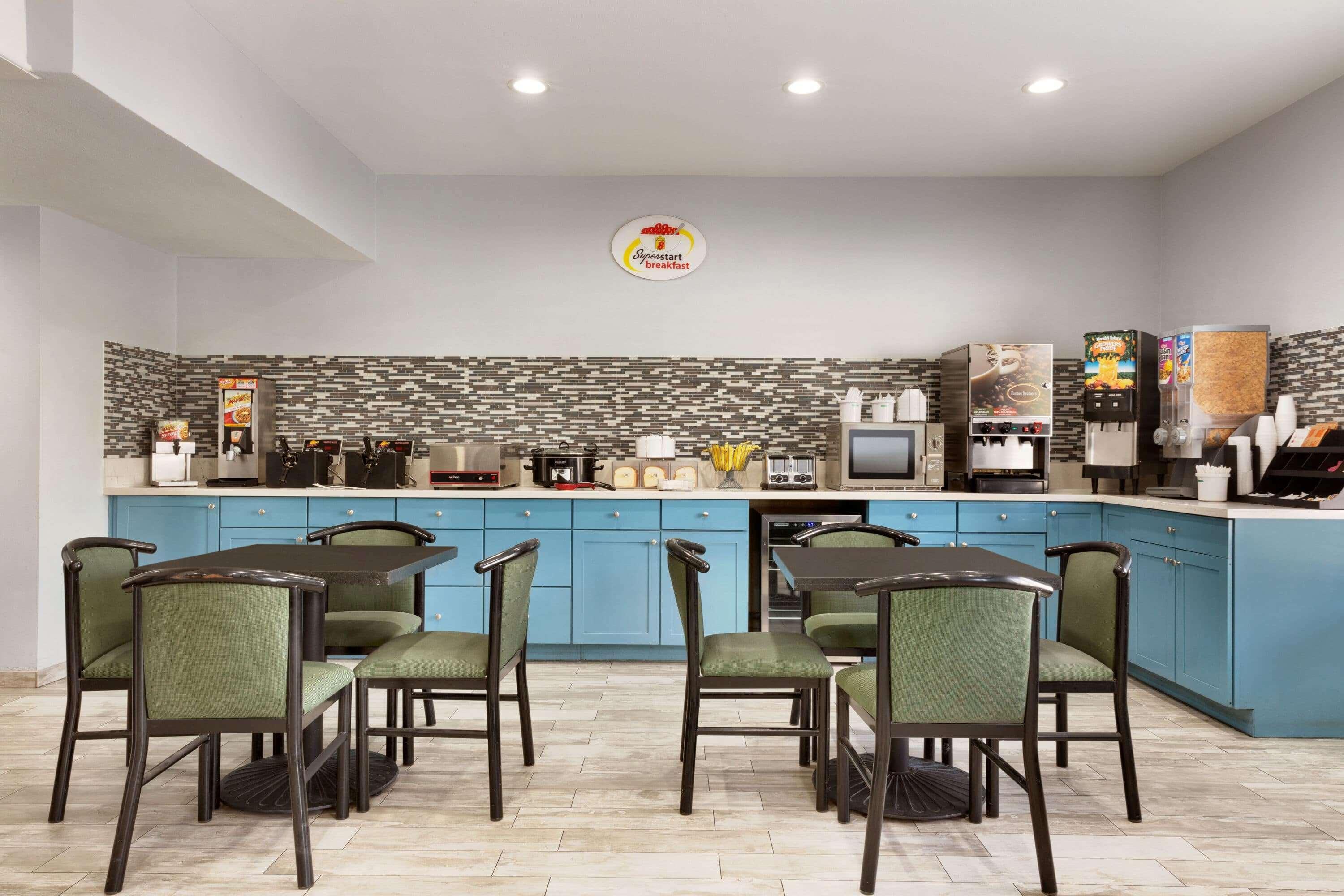 Super 8 By Wyndham Universal City Exterior foto