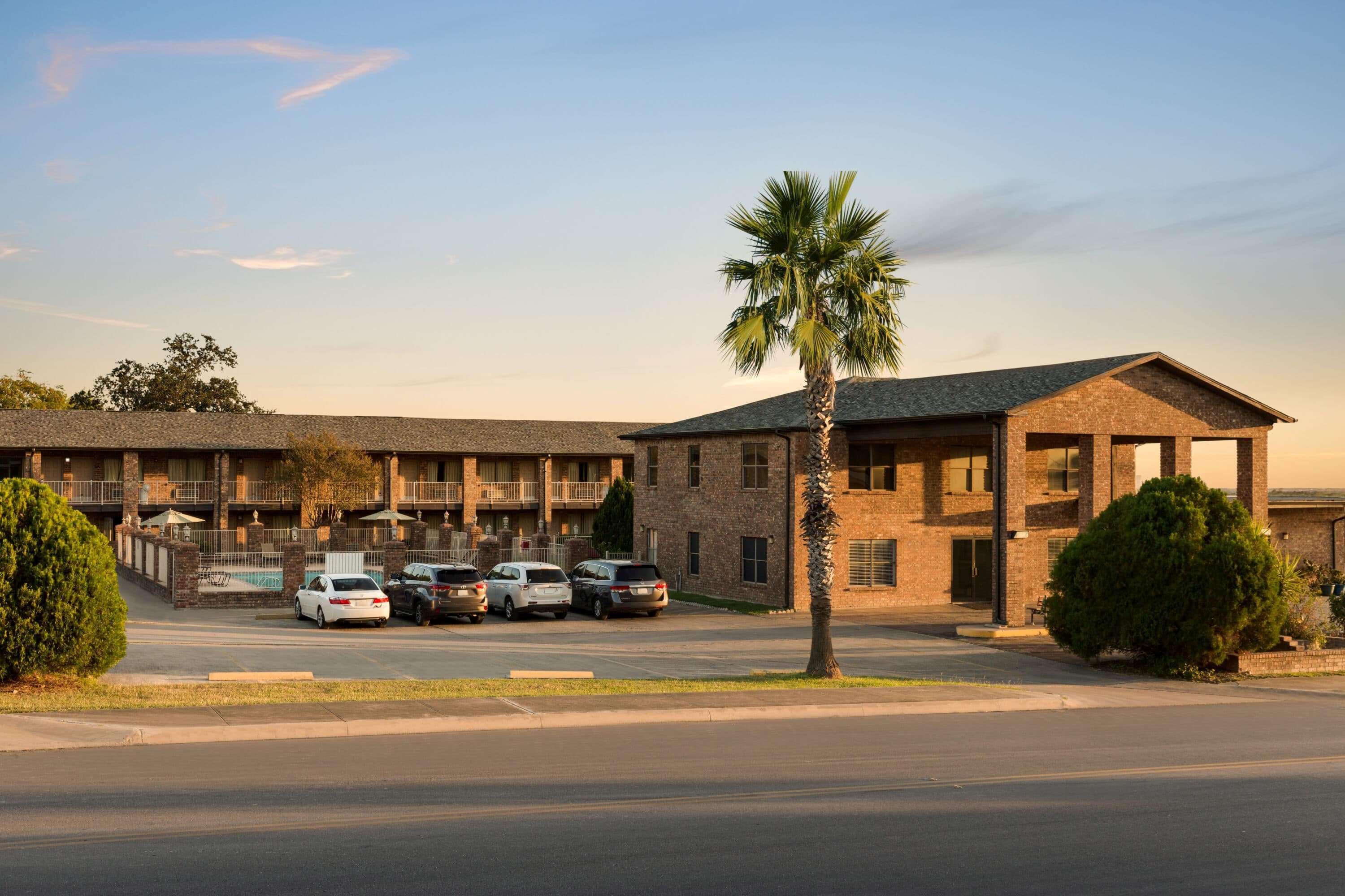 Super 8 By Wyndham Universal City Exterior foto