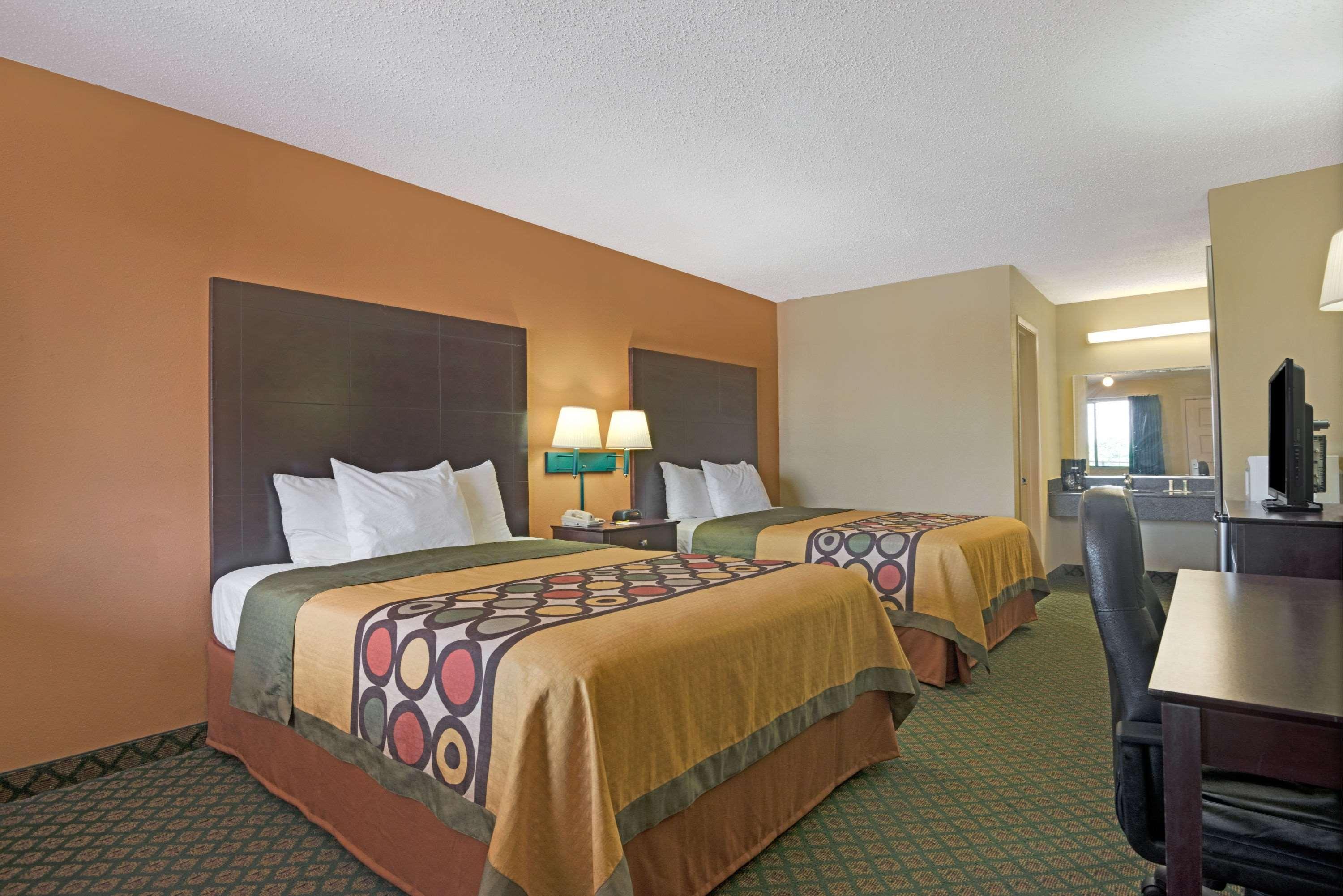 Super 8 By Wyndham Universal City Exterior foto