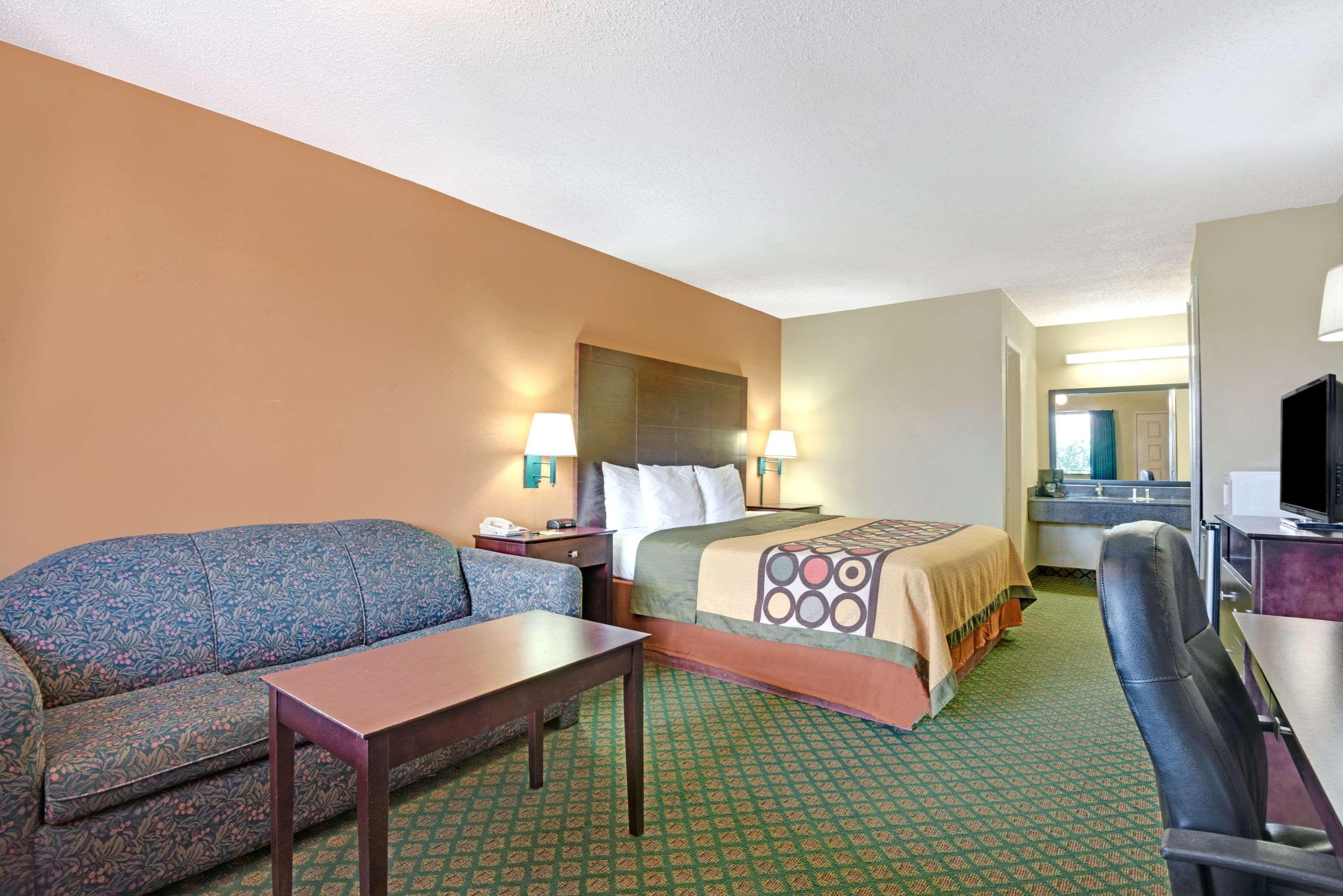 Super 8 By Wyndham Universal City Exterior foto