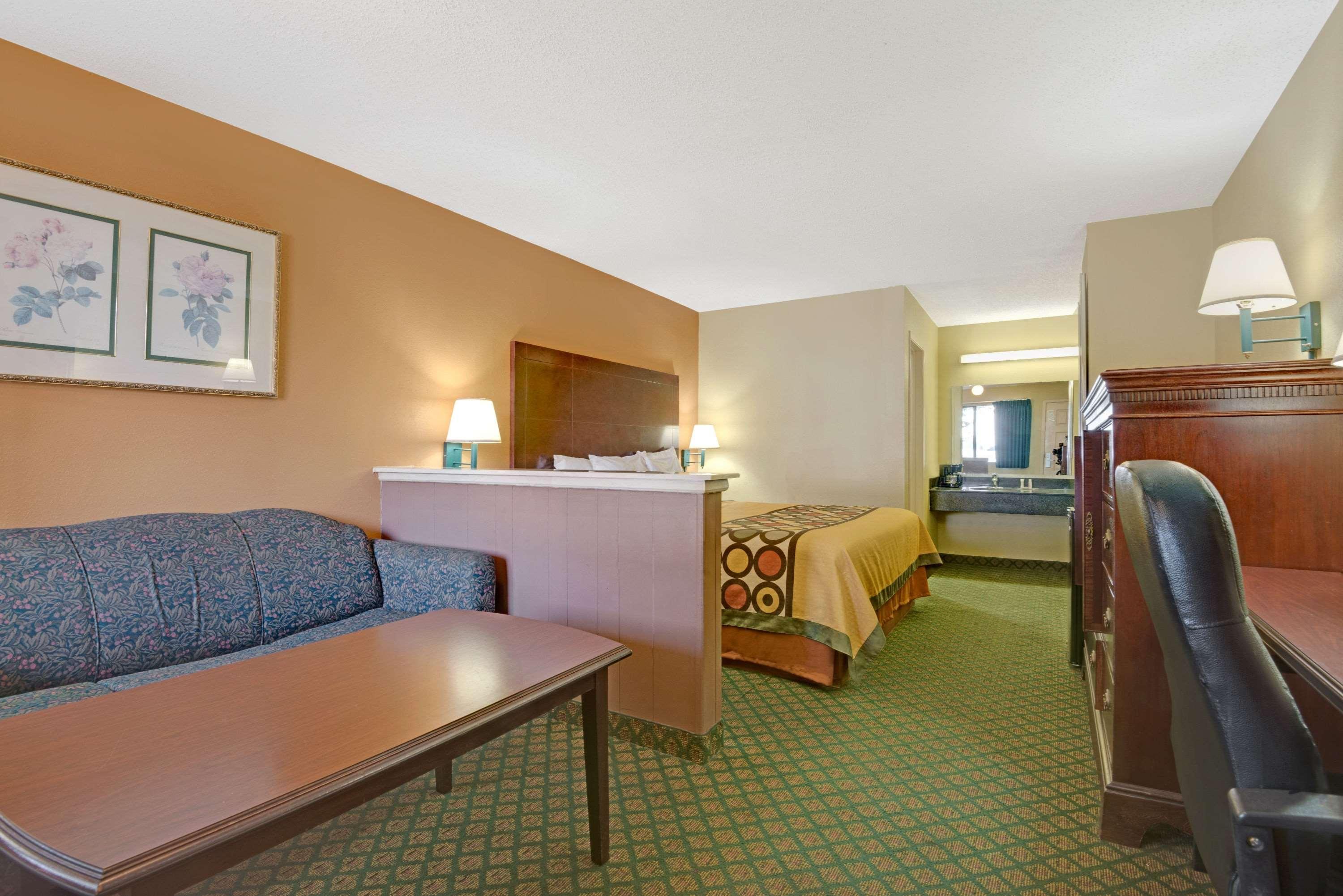 Super 8 By Wyndham Universal City Exterior foto