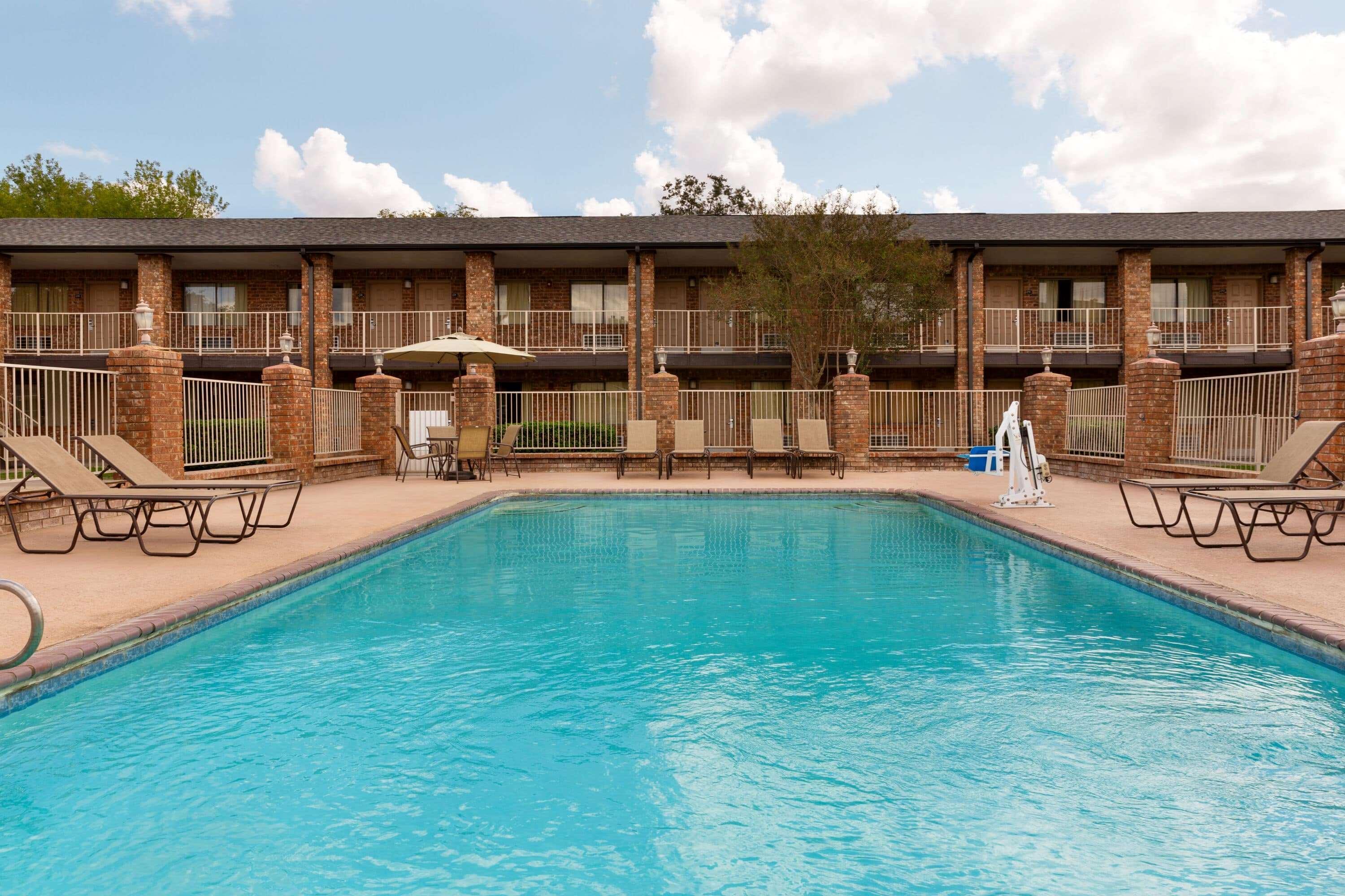 Super 8 By Wyndham Universal City Exterior foto