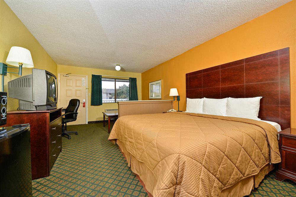 Super 8 By Wyndham Universal City Exterior foto